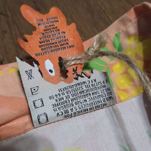 NEW Pirana Joe Hawaiian Shirt Adult Large Button Up Floral Pineapples Vacation - Picture 4 of 10